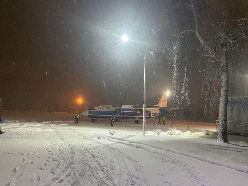 Літак “Чернівці-Київ” повернувся до чернівецького аеропорту, незважаючи на снігопад