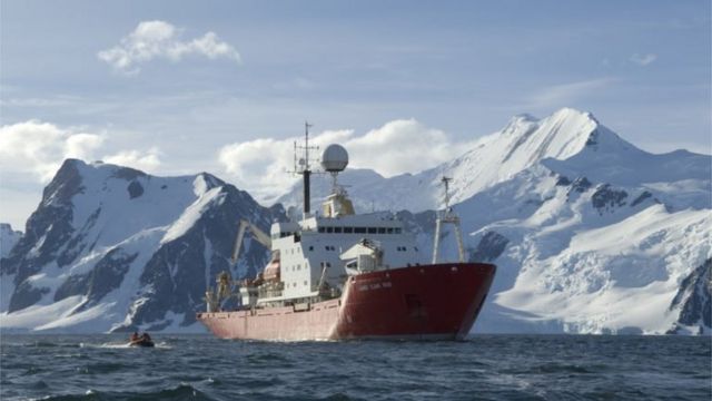 Криголам “Ноосфера” вирушив в Антарктику: маршрут та наукова програма першого рейсу