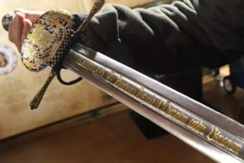 В Україну привезуть привезуть меч Петра Сагайдачного – Мінкульт