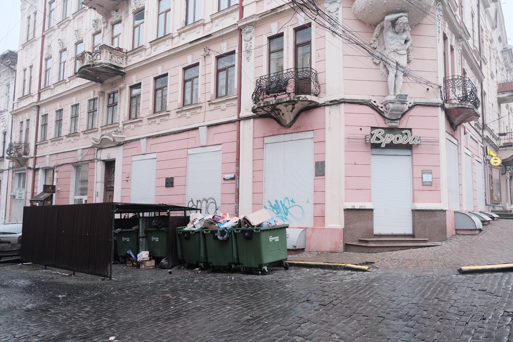 Нове — забуте старе: смітники у центрі Чернівців замінять на сучасні підземні