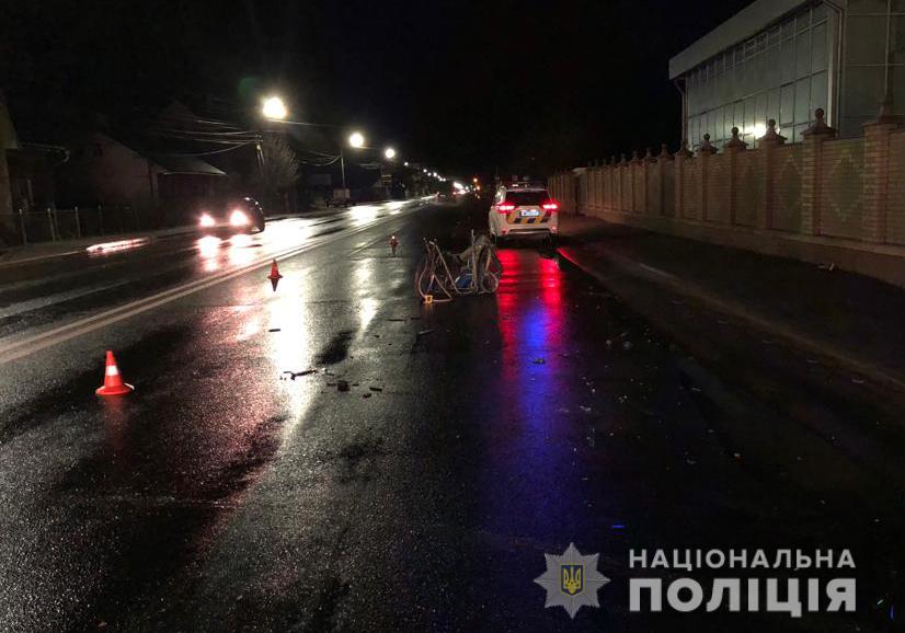 На Буковині трапилась смертельна ДТП: водій збив чоловіка на інвалідному візку