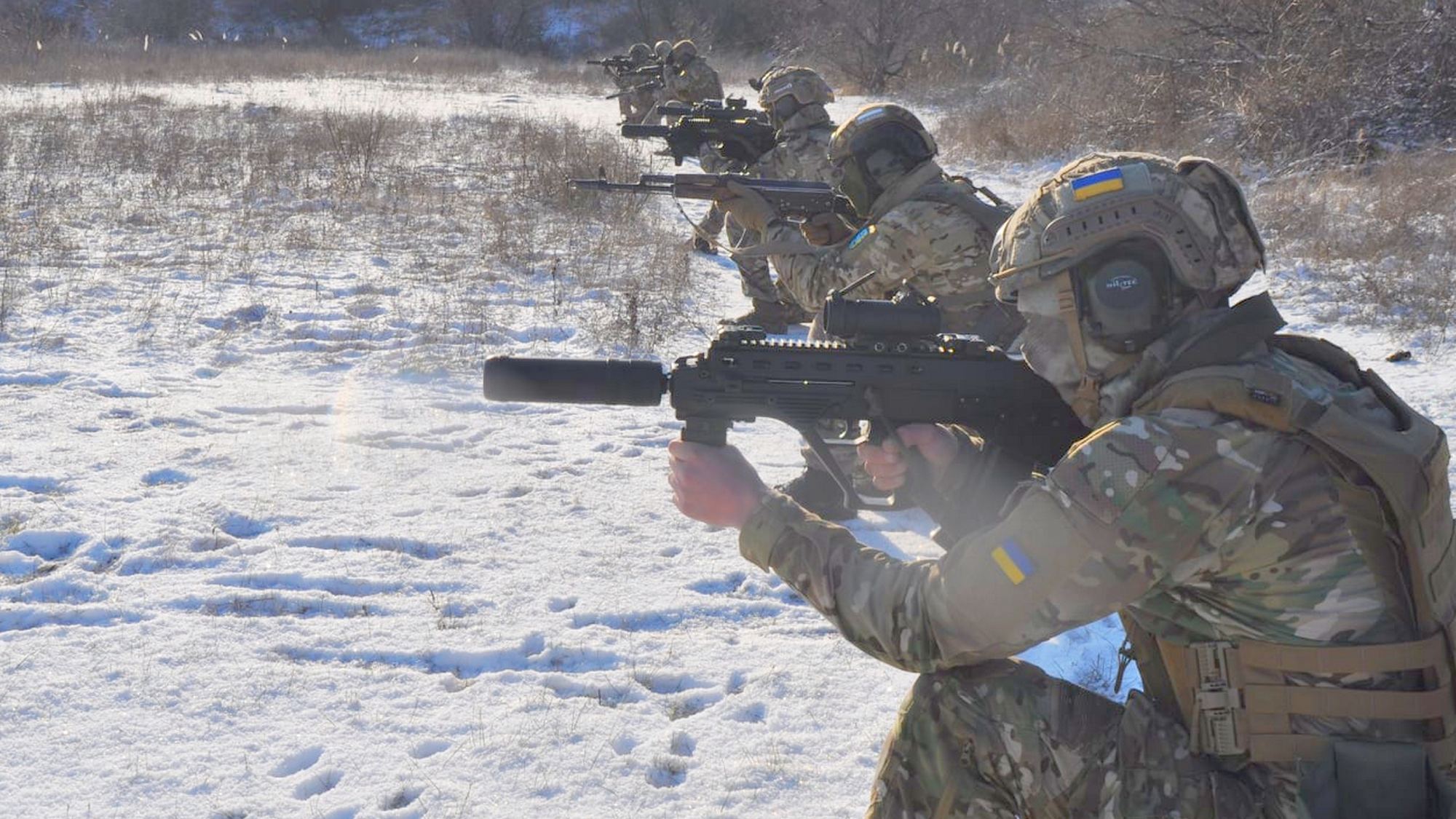 Українські розвідники проводять навчання з ближнього бою біля окупованого Криму