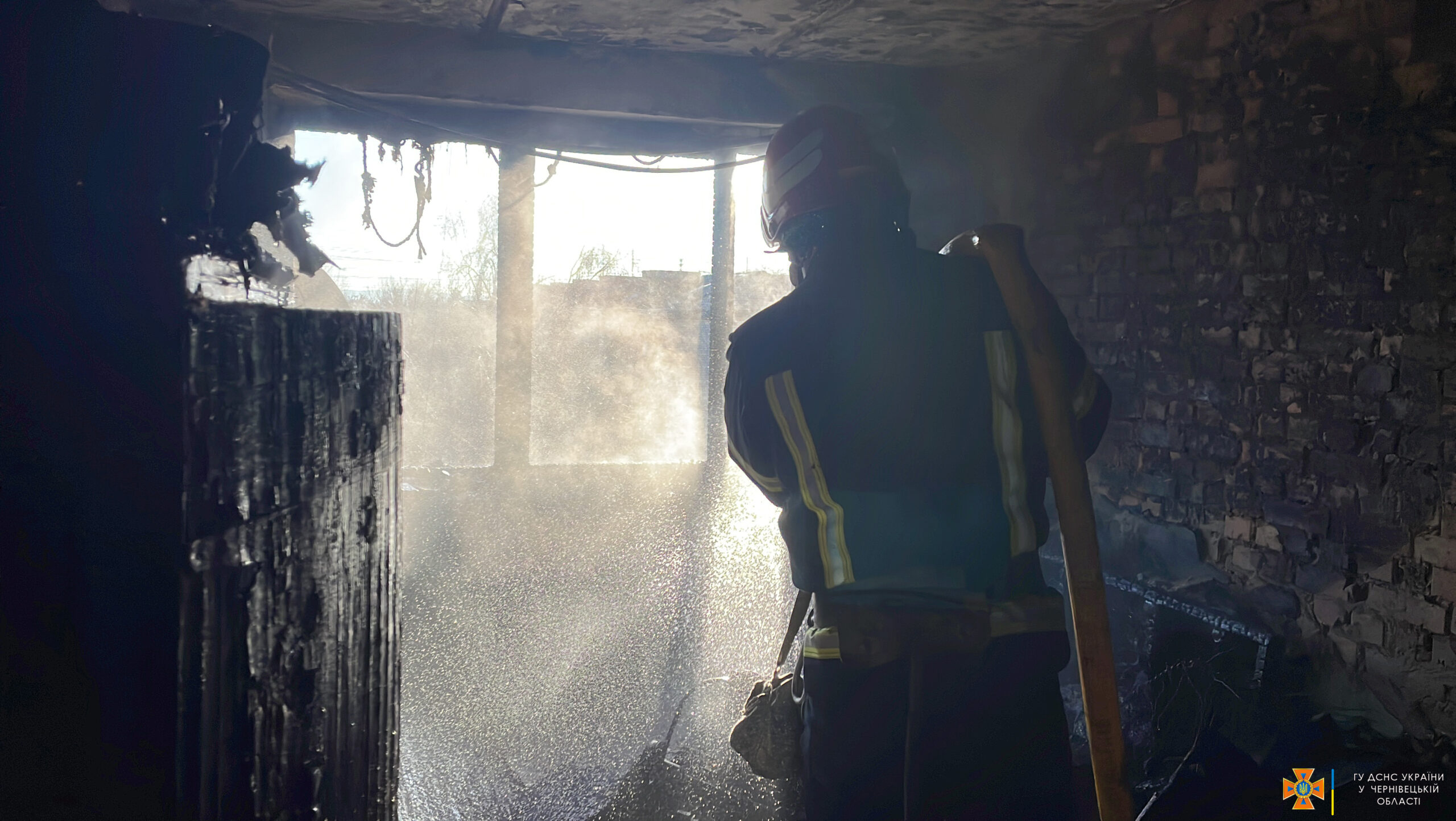 У Чернівцях під час пожежі рятувальниками врятовано 3 людей та 12 евакуйовано