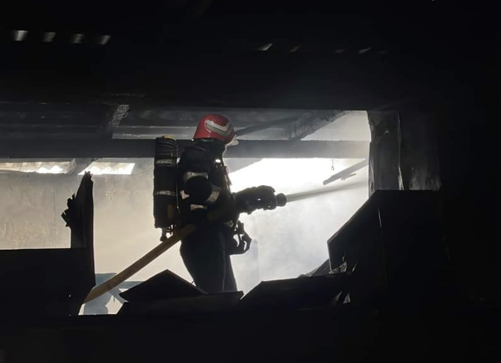 Пожежа на Буковині: полум’я пошкодило покрівлю житлового будинку