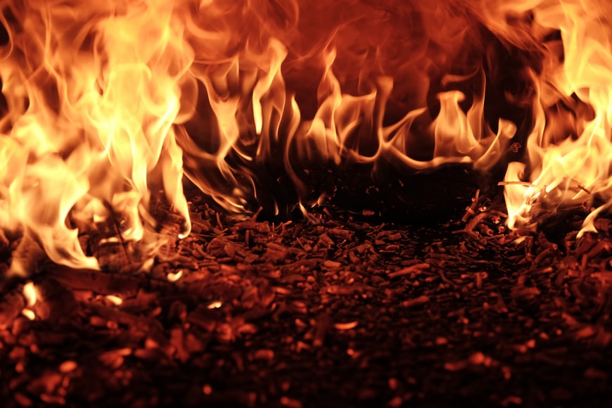 Пожежа на вул. Головній у Чернівцях: у житловому будинку загорілись дерев‘яні матеріали