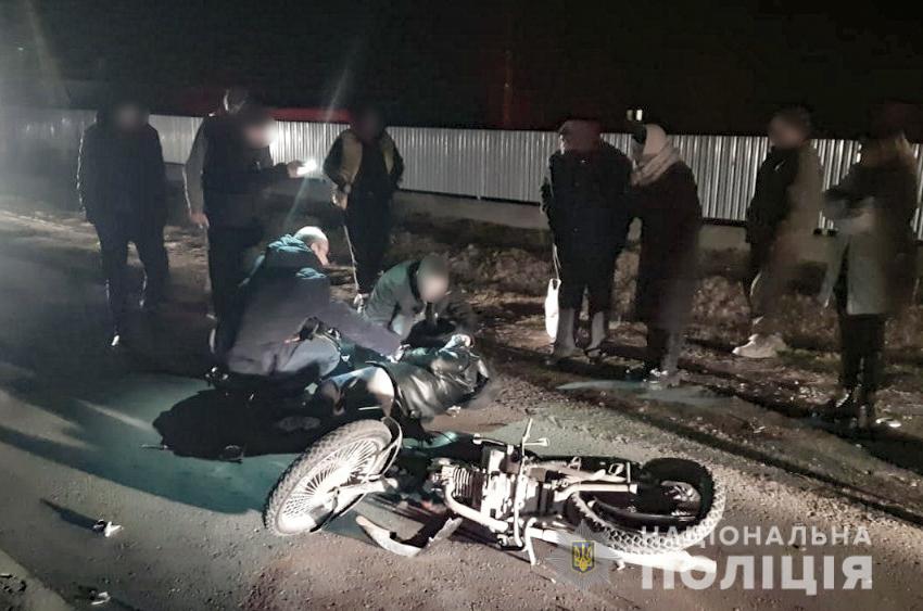 На Буковині зіткнулися мопед та мотоцикл: 23-річний водій загинув на місці