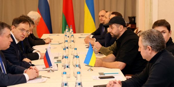 Українська та російська делегації їдуть до столиць для консультацій — Подоляк