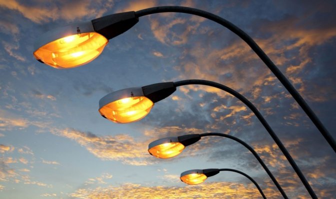 З 22:00 у Чернівцях вимикатимуть вуличне освітлення: мер попросив підприємців робити теж саме