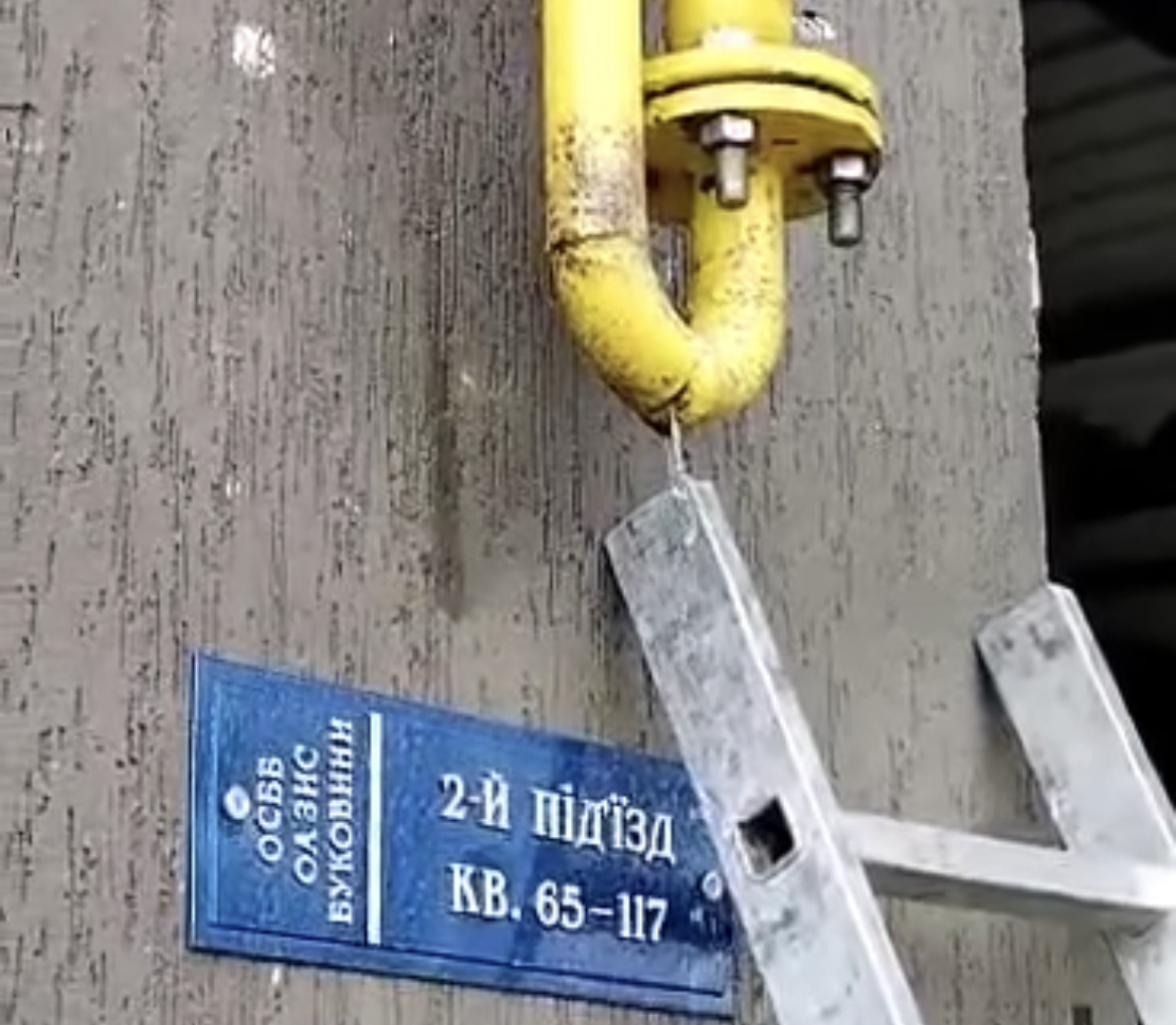 Пустив воду по газопроводу: мешканець однієї із багатоповерхівок Чернівців залишив без газу майже 200 квартир