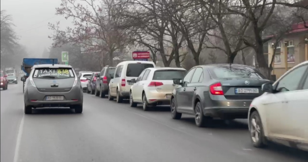 Дві українські АЗС обмежать продаж пального на 1 авто