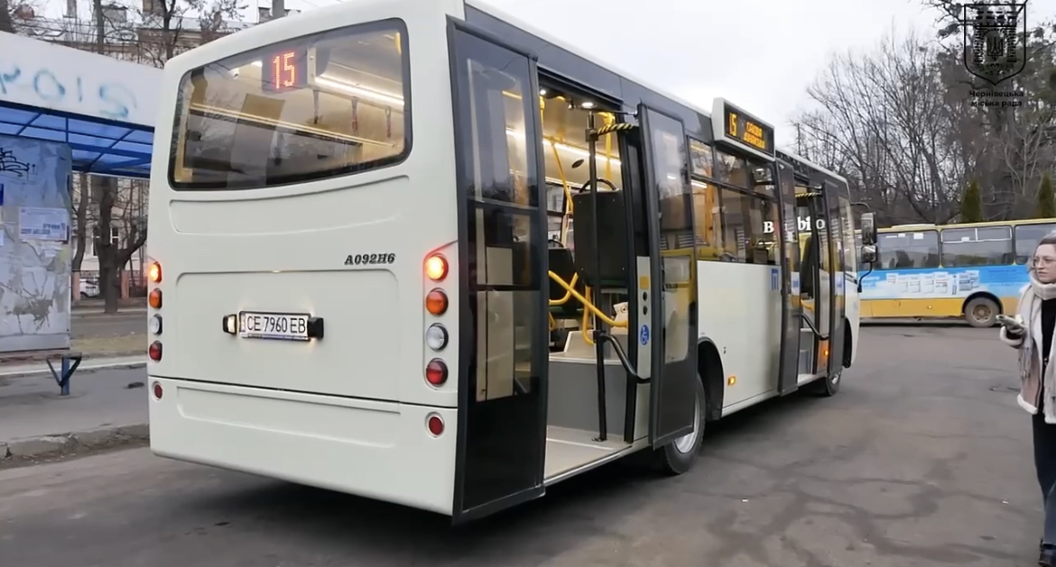 У Чернівцях курсують 4 нові автобуси: що відомо