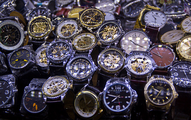 У відповідь на санкції РФ конфіскує рідкісні швейцарські годинники