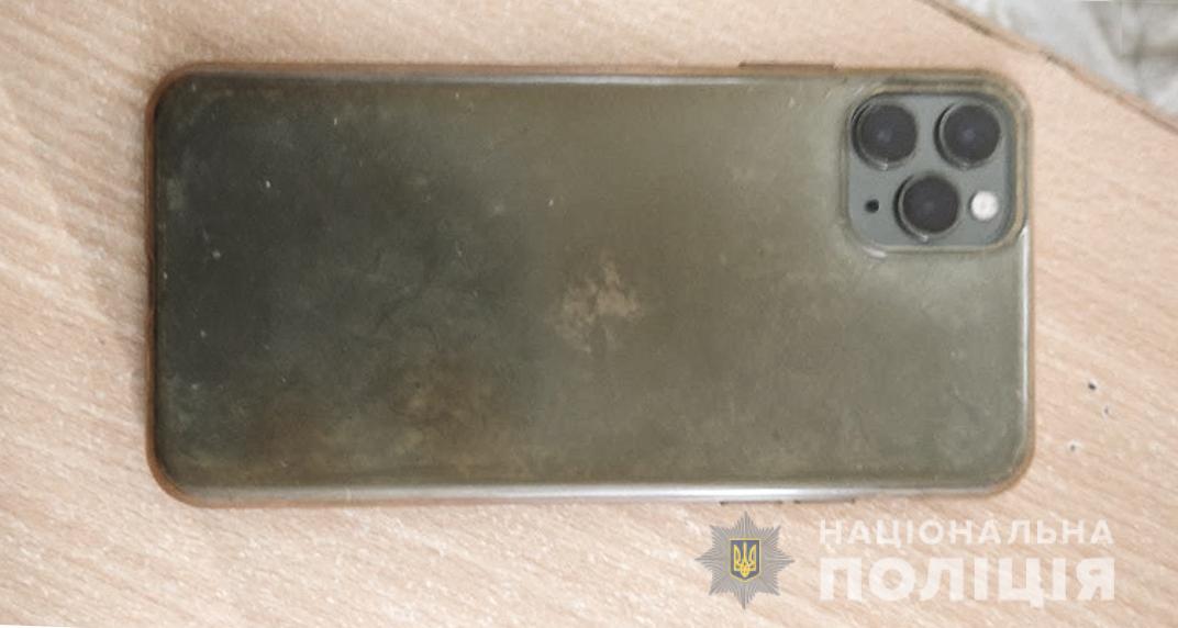 У Сторожинці поліціянти взяли під варту крадія смартфона