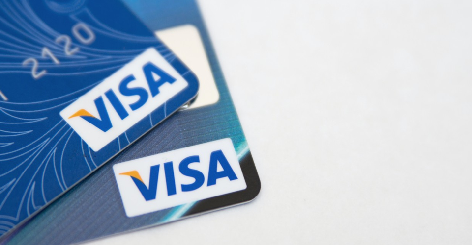 Платіжна система VISA скасувала транзакційні та міжбанківські комісії в Україні