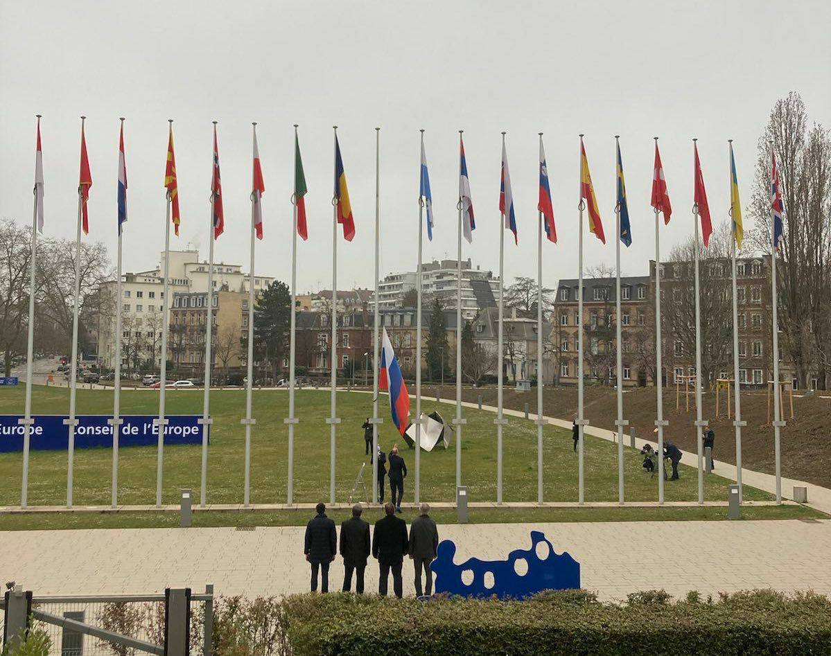 Рада Європи прибрала прапор росії. ФОТОФАКТ