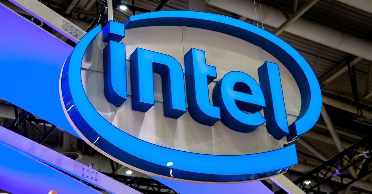 Intel зупинила діяльність в Росії