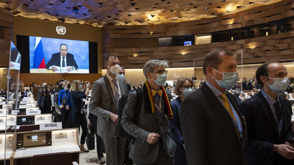 Дипломати десятків країн вийшли з залу під час відеовиступу Лаврова в Женеві