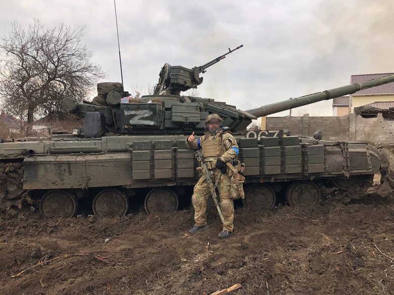“Трофейні танки вже захищають Маріуполь”, – пресслужба полку “Азов”