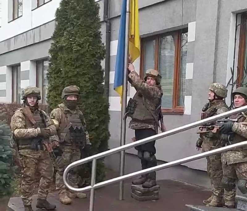 У Бучі підняли український прапор: ворога відігнали