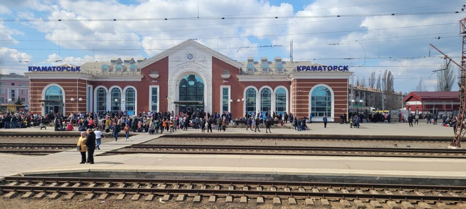 Станція Краматорськ закрита для прийому поїздів, евакуаційні рейси вирушать зі Слов’янська – УЗ