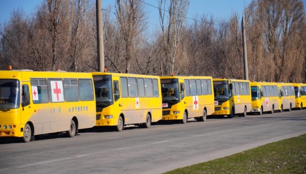 Загарбники відібрали автобуси, тому евакуювати людей з Мелітополя поки неможливо
