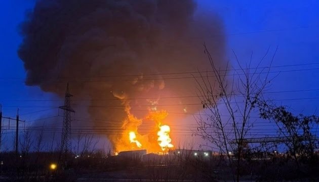 У російському Бєлгороді горить нафтобаза. Губернатор області звинуватив ЗСУ в авіаударі