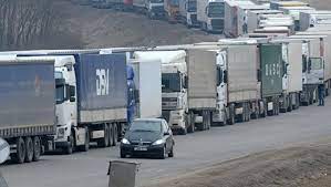 Латвійські прикордонники через санкції ЄС розвернули на кордоні 152 фур з білорусі та рф