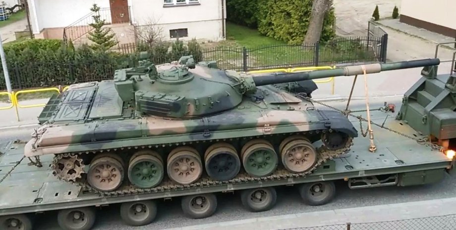 Польща передала Україні понад 200 танків