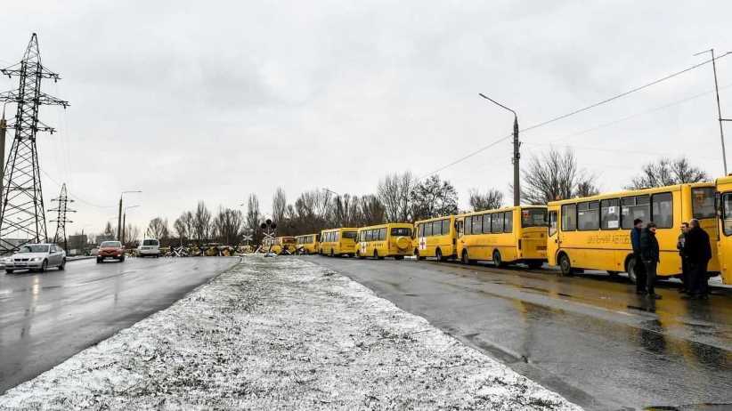 Окупанти обстріляли евакуаційну колону на Харківщині: є загиблі