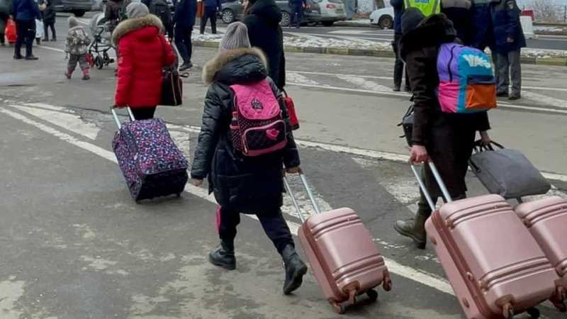 На Буковині перебувають понад 100 тисяч переселенців: з німецького міста Дюссельдорф надсилають гуманітарну допомогу