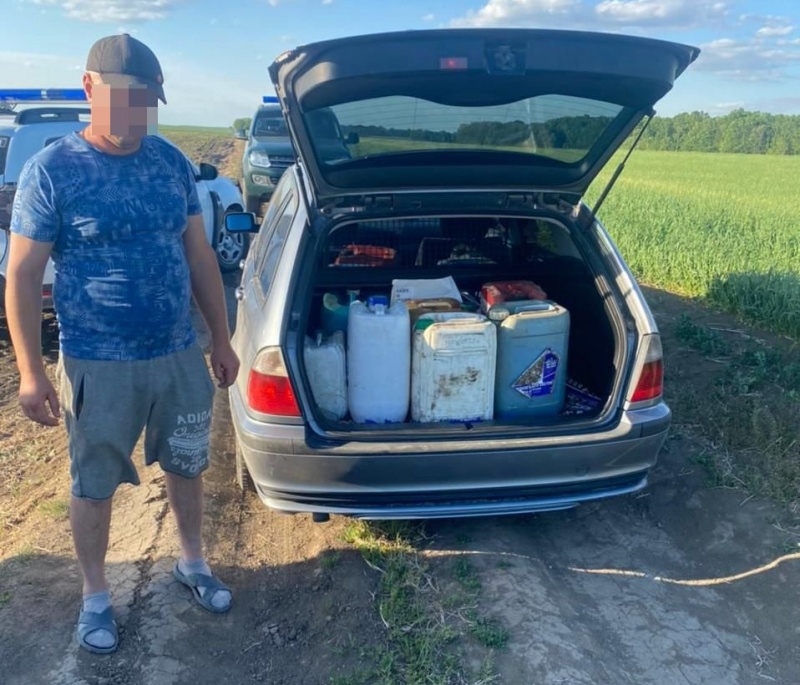 Вивозили пальне з Молдови: на Буковині прикордонники затримали контрабандистів