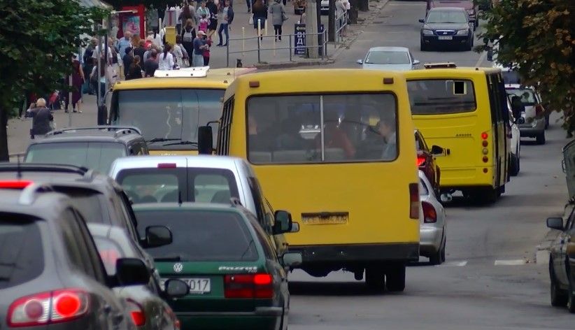 Дефіцит пального поки що не впливає на роботу громадського транспорту у Чернівцях