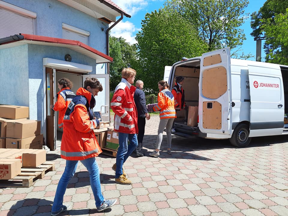 Одяг та їжа: релігійна асоціація Румунії передала допомогу Вижницькому гуманітарному штабу