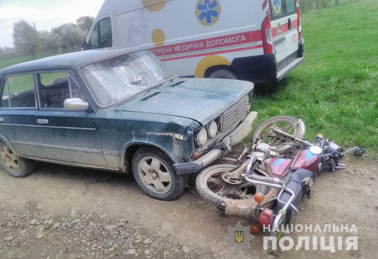 У Лукавцях водій мопеда не пропустив на дорозі “ВАЗ-2106”: постраждали двоє дітей