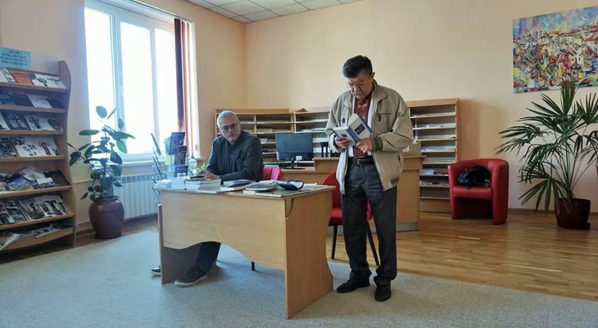 Директор Чернівецького меморіального музею В. Івасюка презентував нову книжку у  Івано-Франківській обласній бібліотеці