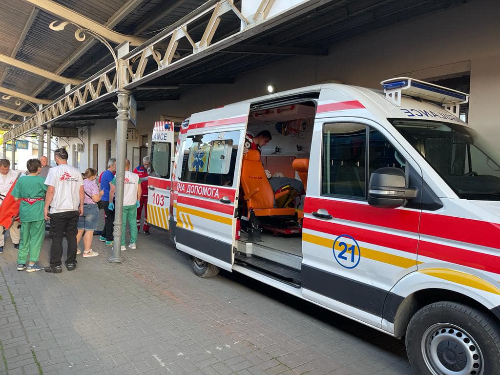 Евакуаційний потяг доправив на Буковину українців, що потребують медичної допомоги