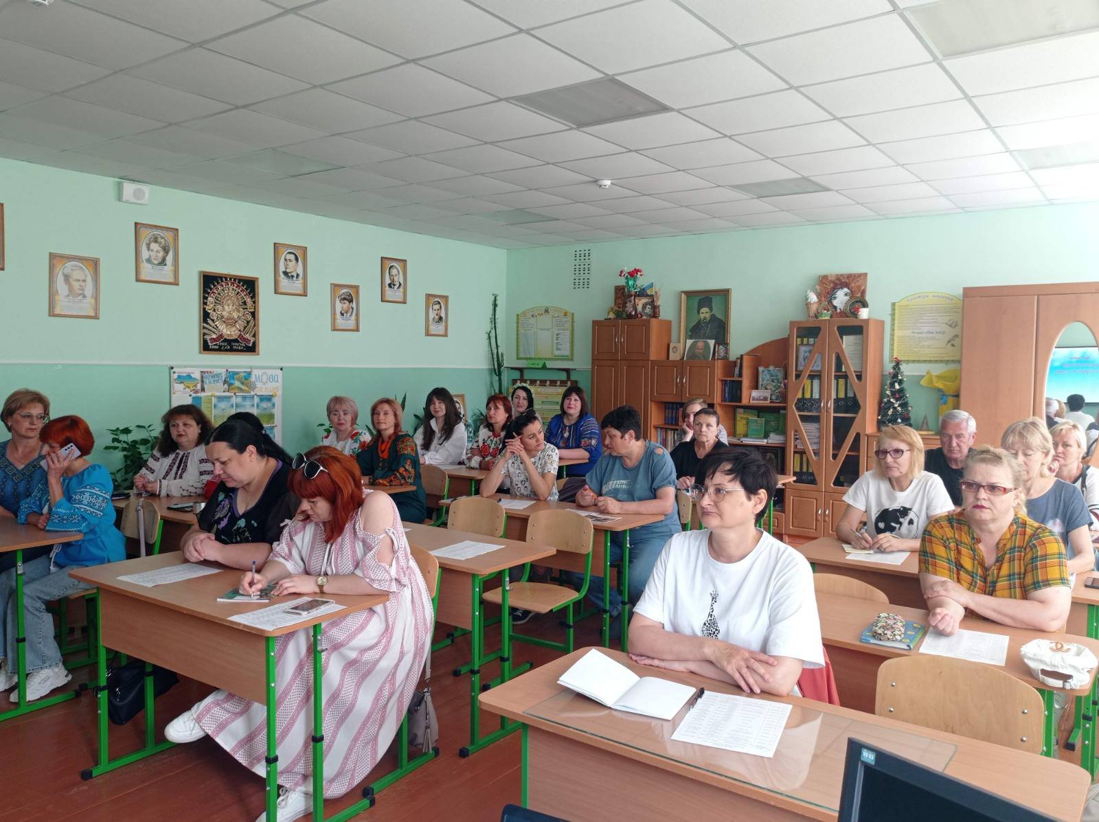 У Новодністровську організували розмовний клуб: усі охочі вдосконалюють українську мову