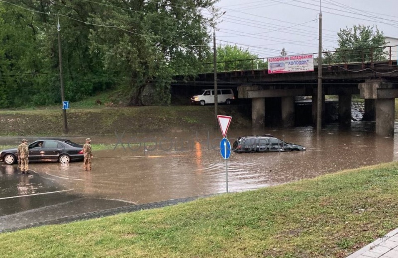 У міській раді Чернівців повідомили причини затоплення міста під час злив