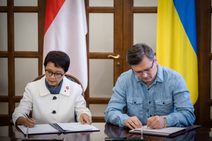 Міністри закордонних справ України й Індонезії підписали угоду про безвіз