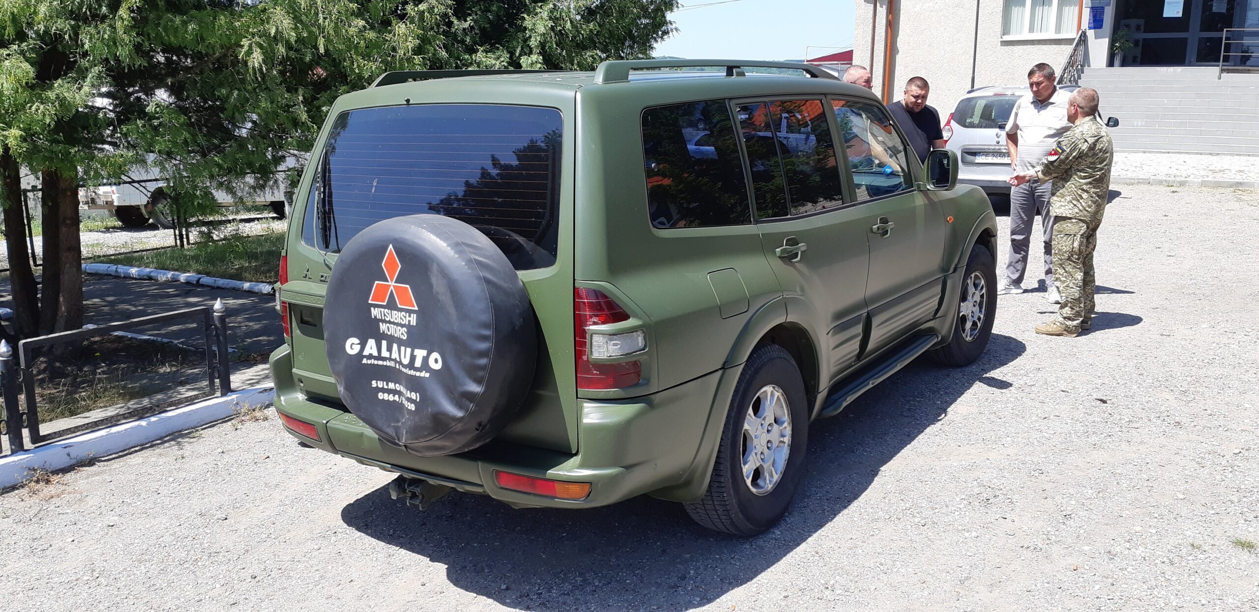 Допомога ЗСУ: Недобоївська громада передала автомобіль для захисників