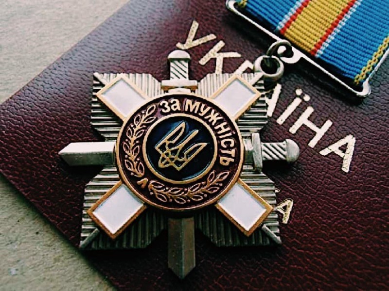 Президент Зеленський нагородив двох військових з Буковини нагородами “За мужність”