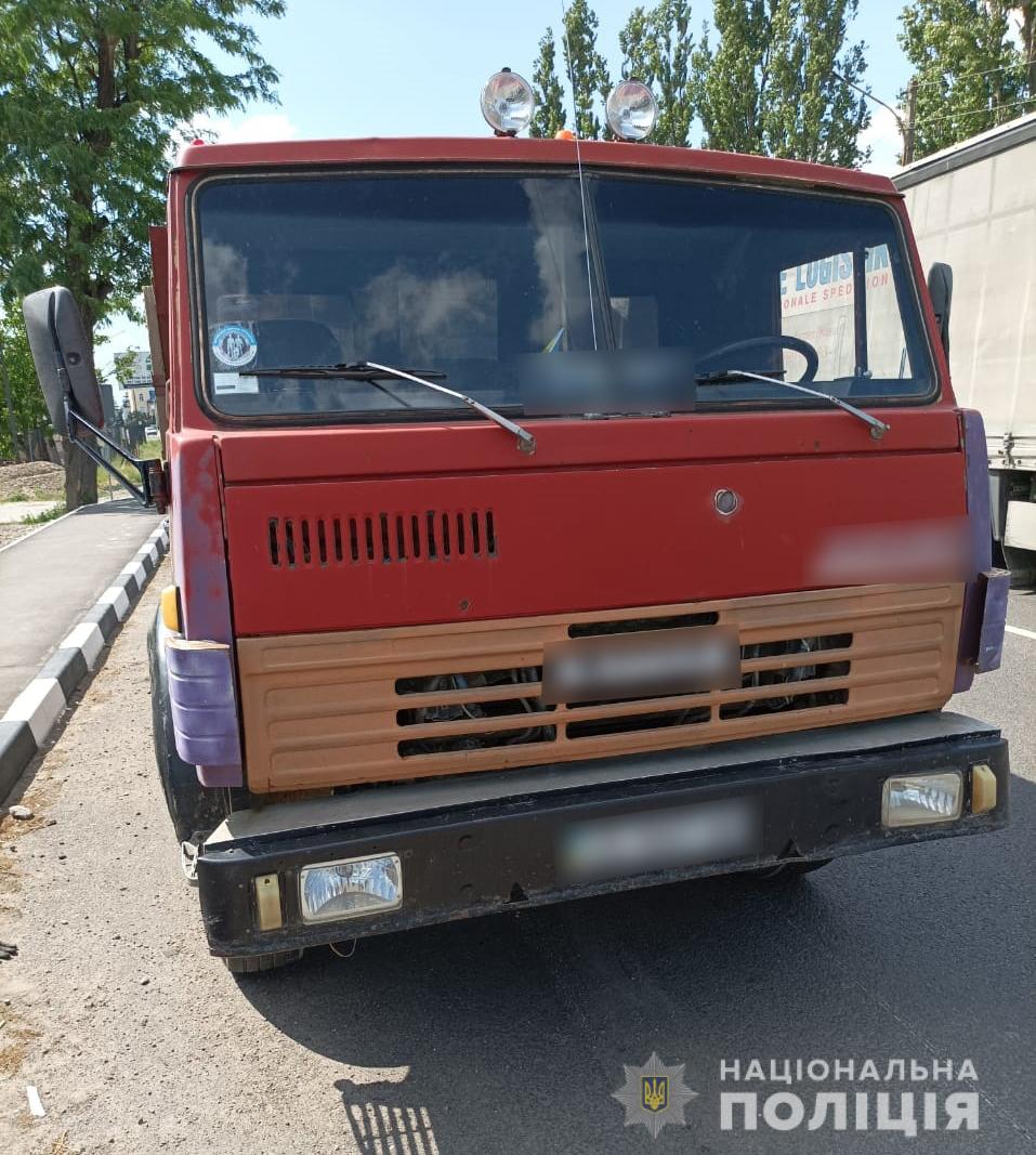 Незаконно перевозили гравій: вчора на Буковині правоохоронці вилучили дві вантажівки