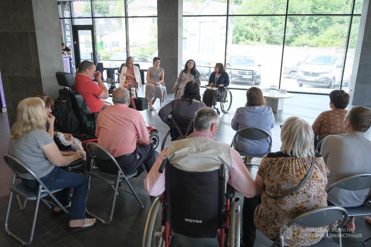 Уповноважена з прав осіб з інвалідністю зустрілася із представниками ГО Буковини: обговорили надання допомоги