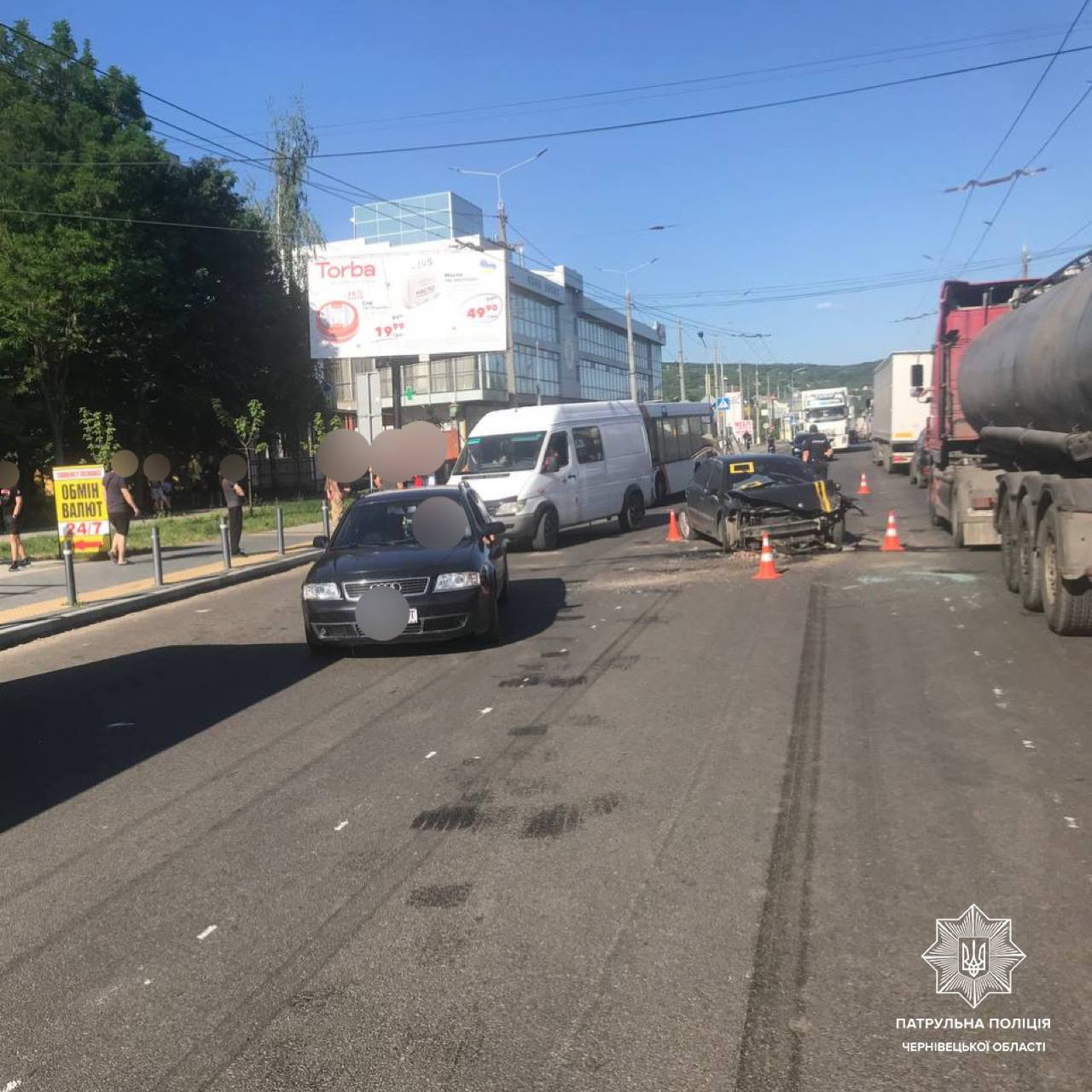 У Чернівцях на вулиці Хотинській трапилась ДТП: є ускладнення у русі