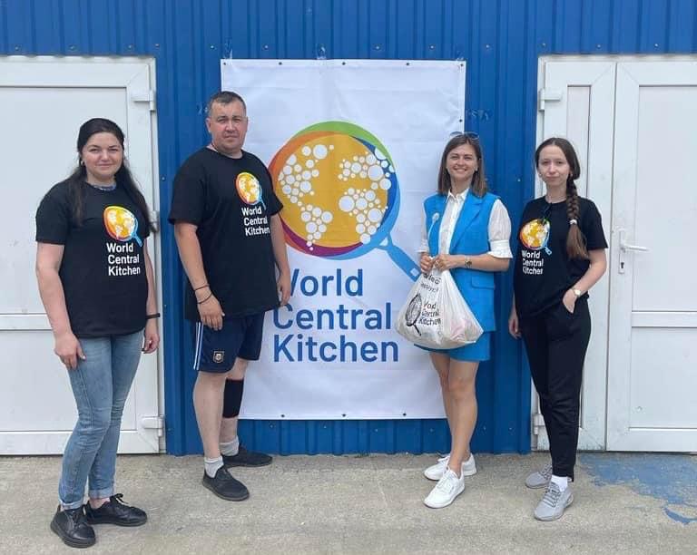 Громади Буковини отримали ще одну партію продуктових наборів для переселенців від  міжнародної організації World Central Kitchen
