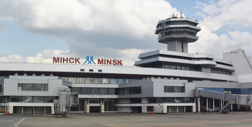 Через санкції аеропорт Мінська ввів 4-денний режим роботи та простій для персоналу