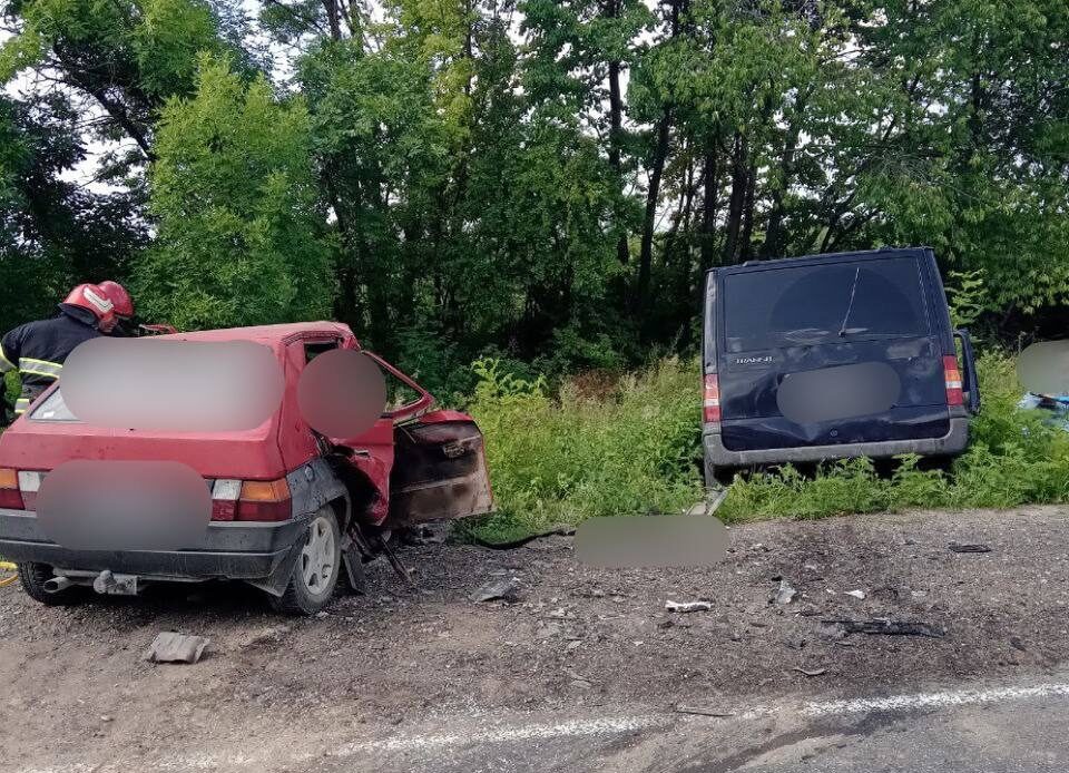 Поблизу села Данківці трапилась ДТП: перекрито рух транспорту