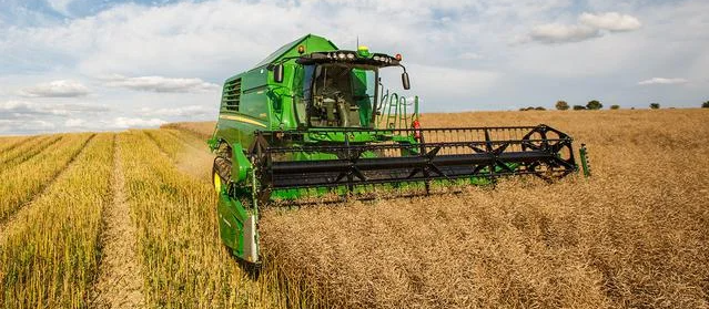 Українські аграрії вже зібрали 71,5 мільйона тонн зернових та олійних
