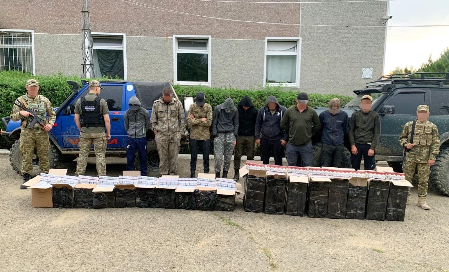 Перевозили цигарки на понад 400 тисяч гривень: на Буковині затримали 9 контрабандистів