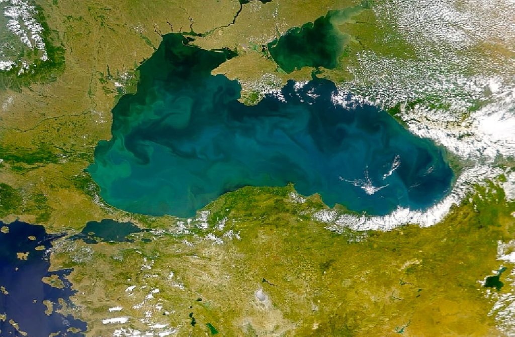 Ані рибалити, ані плавати: як війна впливає на Чорне море